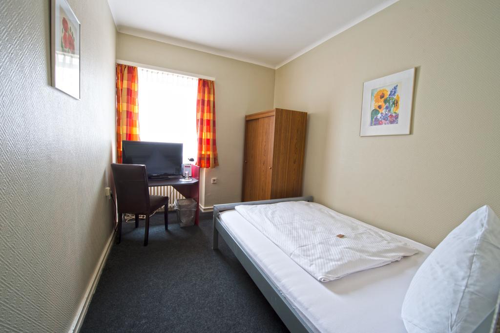 Hotel Continental Sarrebruck Habitación foto