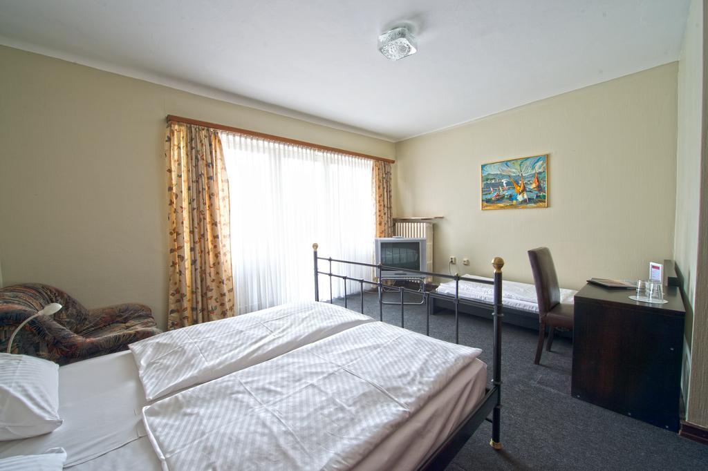 Hotel Continental Sarrebruck Habitación foto