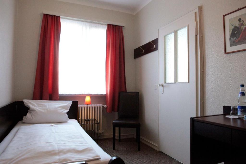 Hotel Continental Sarrebruck Habitación foto